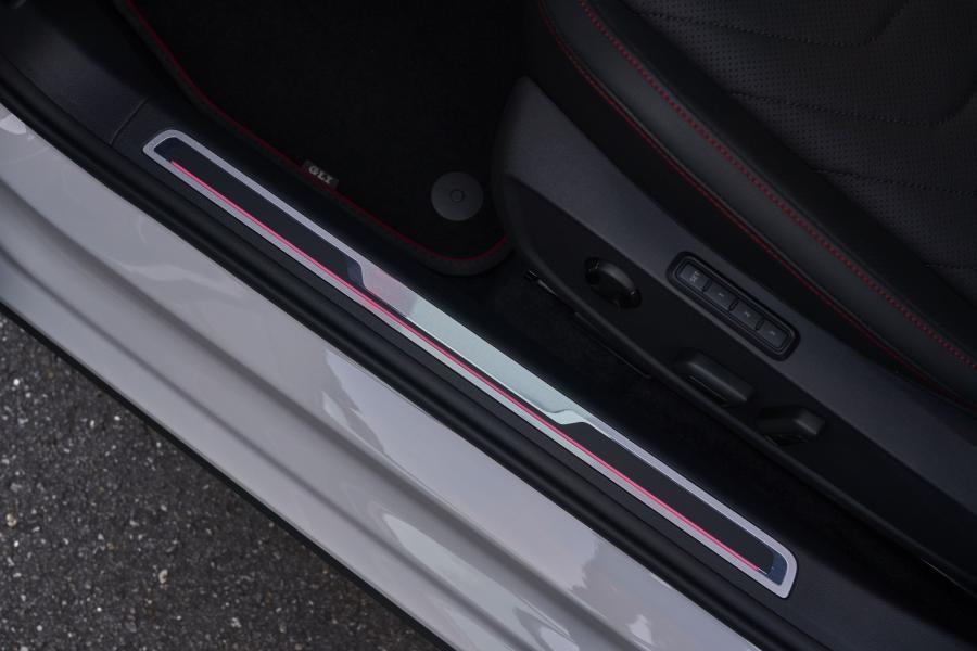 Детали интерьера Volkswagen Jetta GLI Autobahn 2019 года  (NA) (фото 5 из 20)